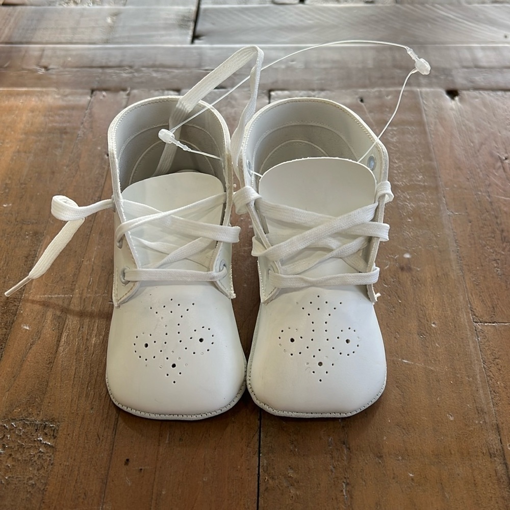 Classic white leather soft sole baby shoes